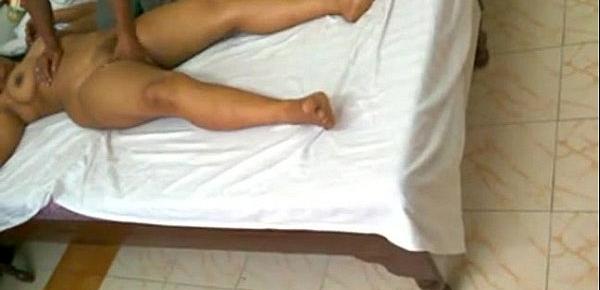 Indian MILF Mona Bhabhi Massage With Room Service And Fucked